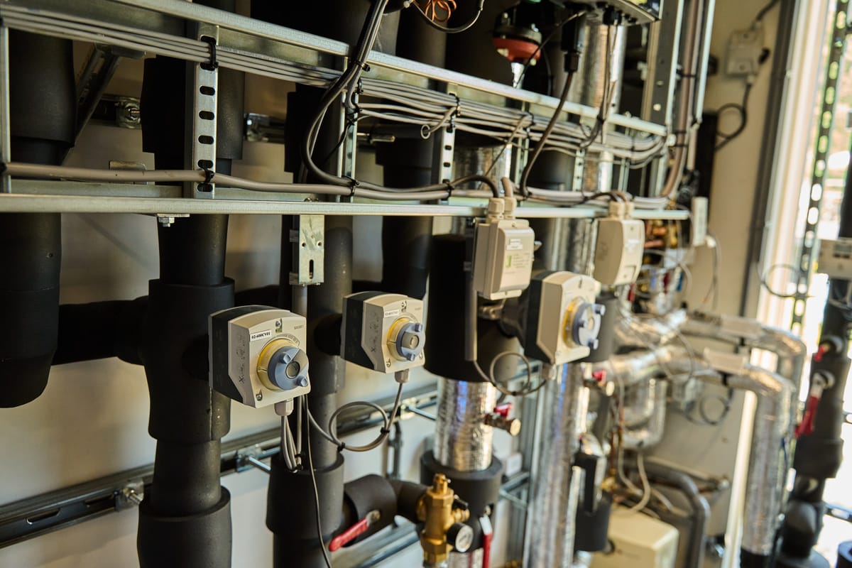 Insulated black pipework with rotary valve actuators and instrumentation on the Expantec test installation